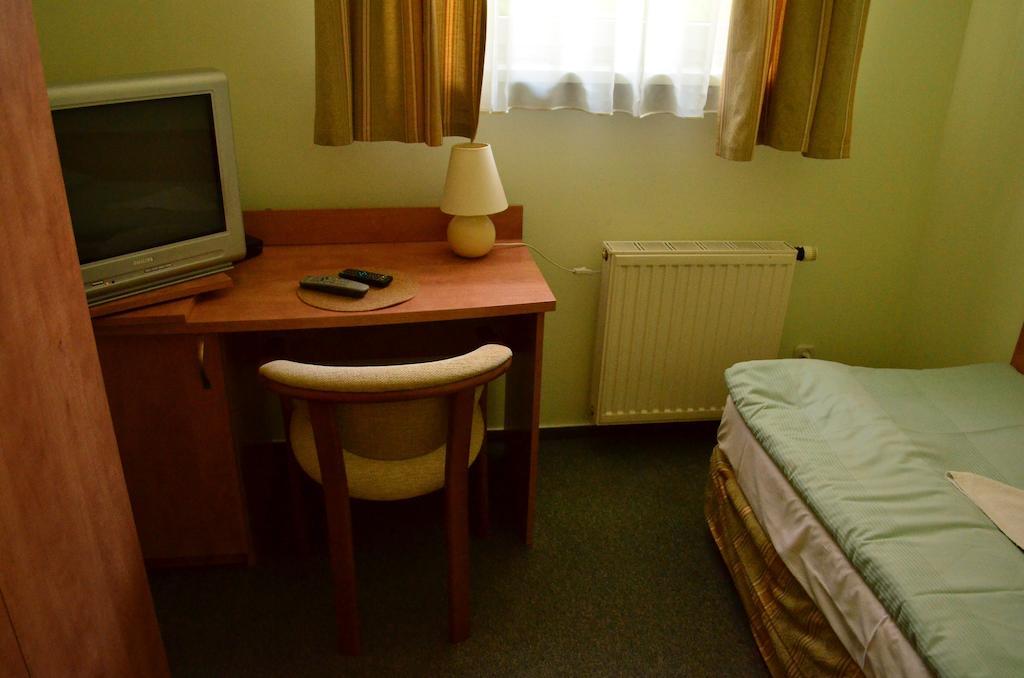 Hotel Mikorzyn Slesin (Greater Poland) Phòng bức ảnh