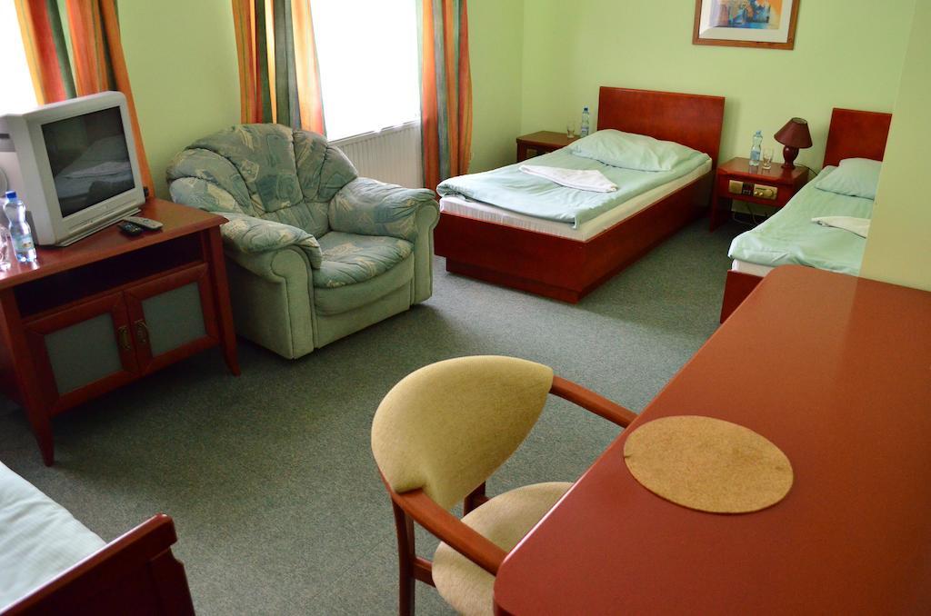 Hotel Mikorzyn Slesin (Greater Poland) Phòng bức ảnh
